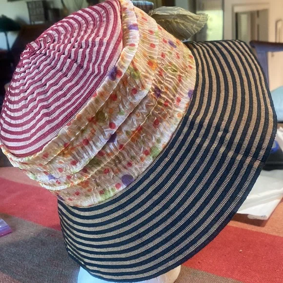 Adorable Cotton Poly Hat! By Grevi. Made in Italy - Picture 5 of 7